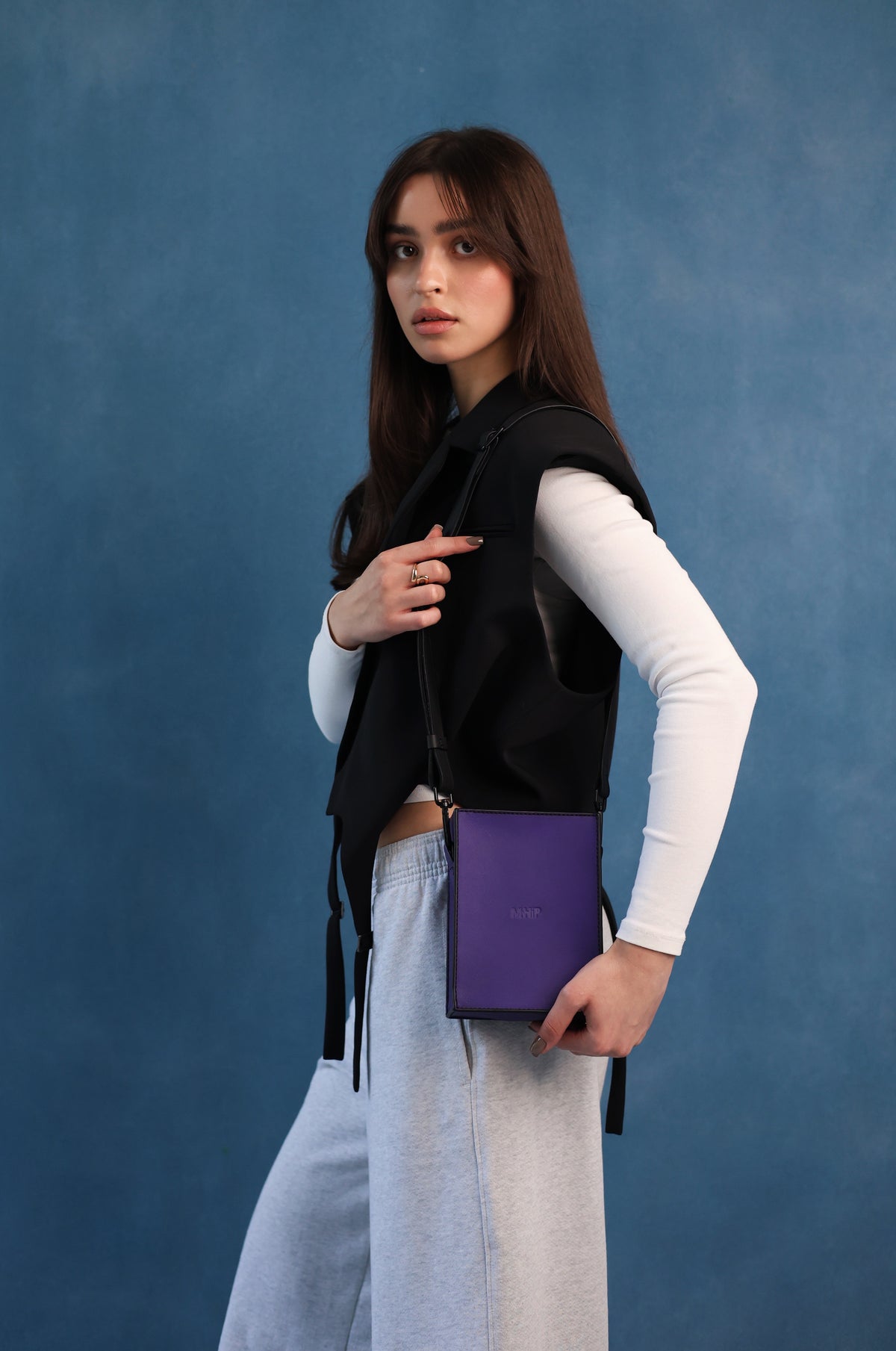 M.hip Versatility Bag XS vertical - Violet, leather bag product photo 3