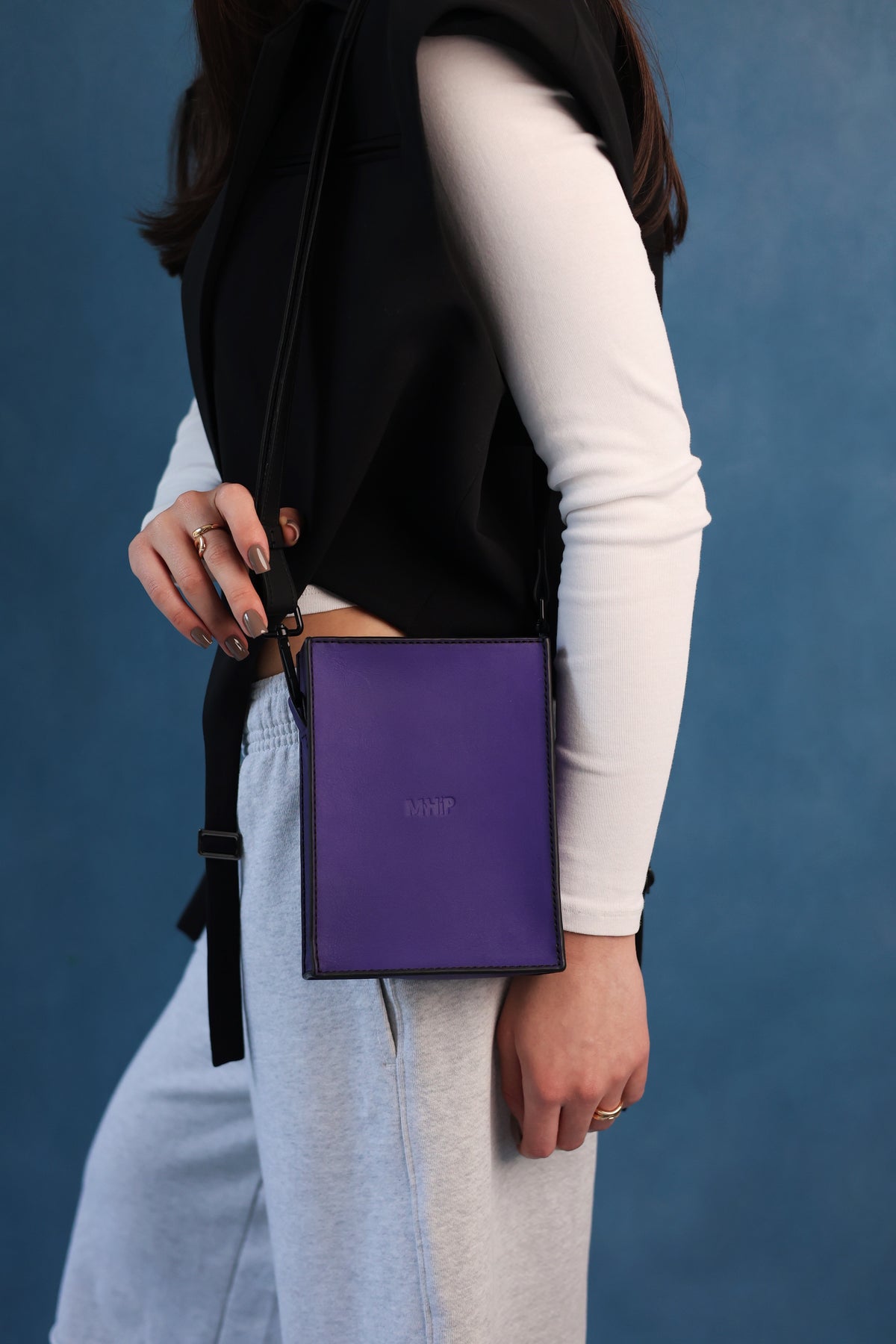M.hip Versatility Bag XS vertical - Violet, leather bag product photo 2